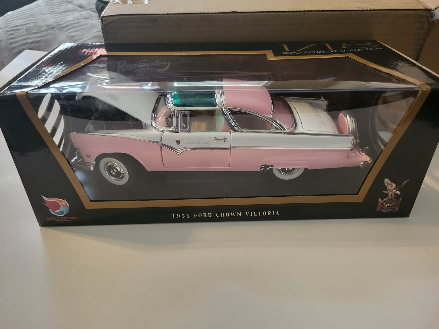 1955 Ford Crown Victoria The Icon of American Elegance -1:18 Scale Die-Cast Mod