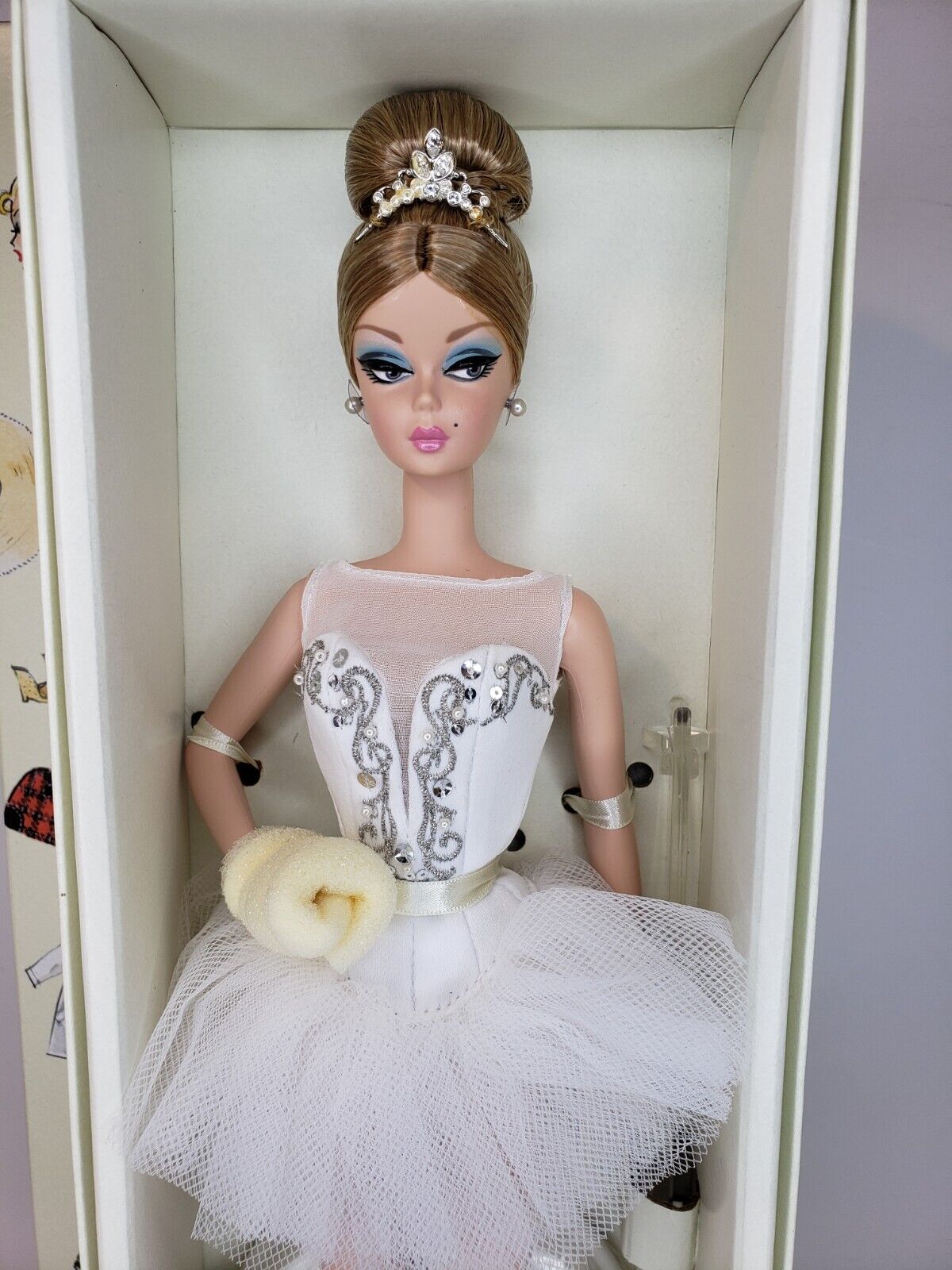 Prima Ballerina Barbie Doll Gold Label Silkstone BFMC 2009 Fan Club Exclusive